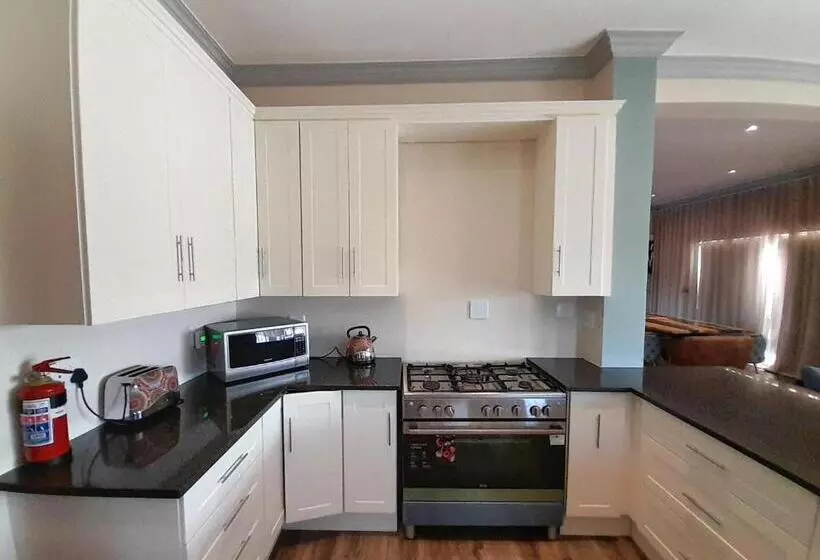 Majatalo Kameeldrift Waterfront Estate & Resort