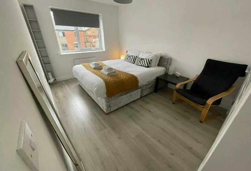 پانسیون Large Spacious Room With Massive Bed And Free Wifi