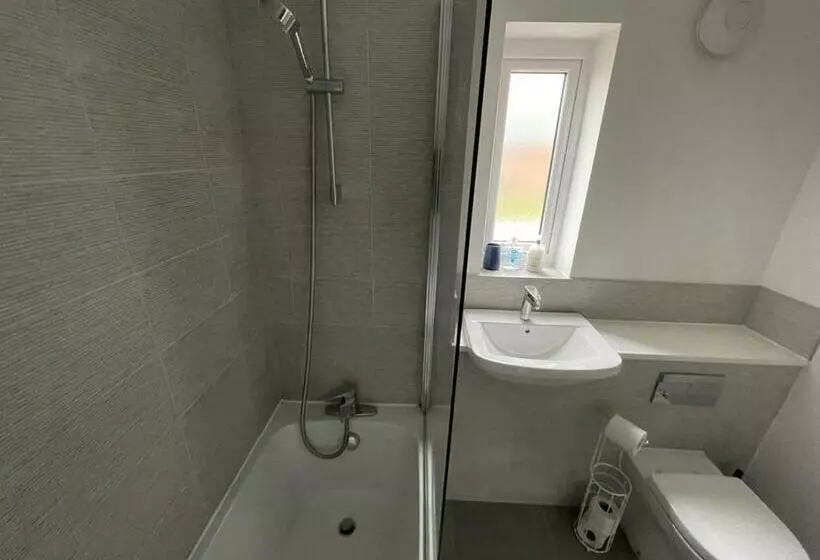 پانسیون Large Spacious Room With Massive Bed And Free Wifi