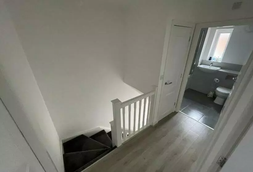 پانسیون Large Spacious Room With Massive Bed And Free Wifi
