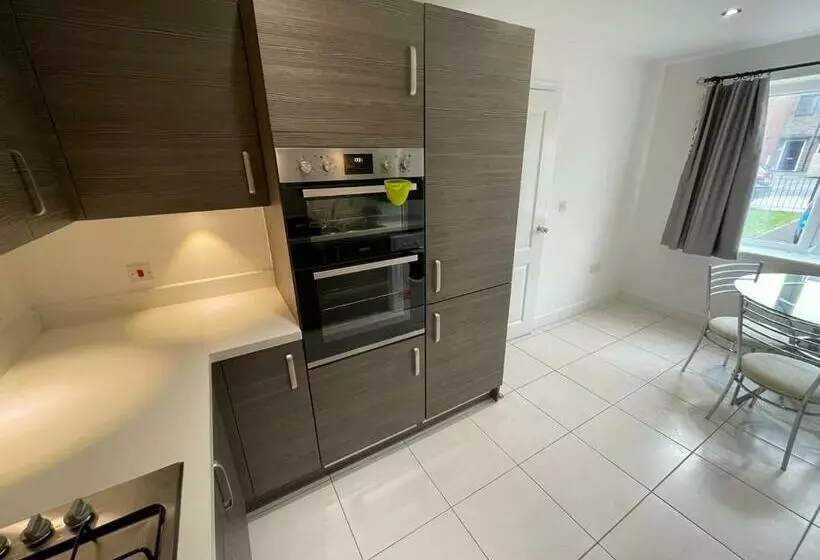 پانسیون Large Spacious Room With Massive Bed And Free Wifi