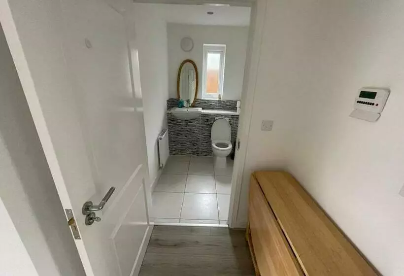 پانسیون Large Spacious Room With Massive Bed And Free Wifi