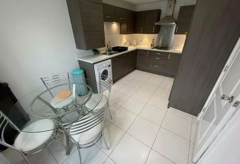 پانسیون Large Spacious Room With Massive Bed And Free Wifi
