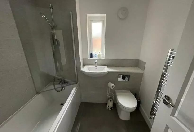 پانسیون Large Spacious Room With Massive Bed And Free Wifi