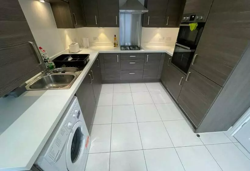 پانسیون Large Spacious Room With Massive Bed And Free Wifi
