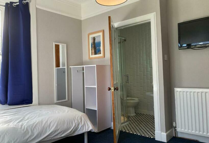 بنسيون Shorelands B&b