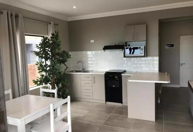 پانسیون White Sands Self Catering Units