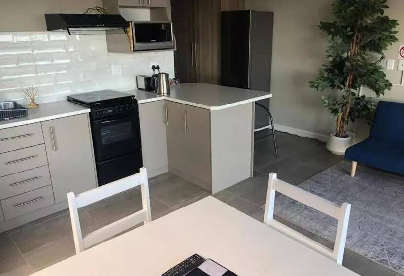 پانسیون White Sands Self Catering Units