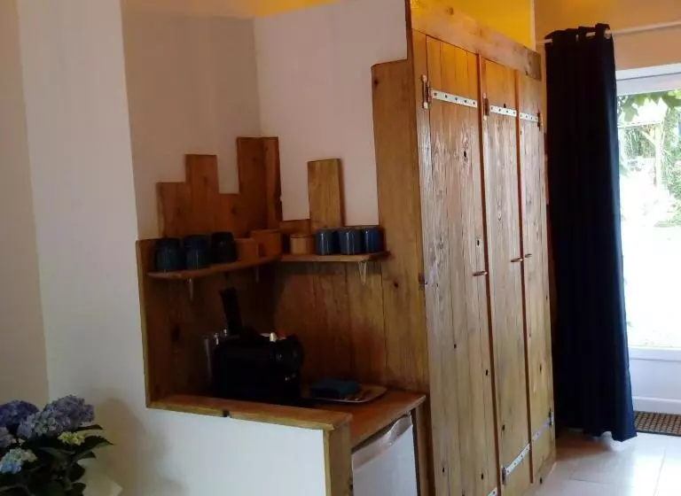 Aamiaismajoitus (B&B) L Anagramme, Chambres, Table D Hôtes Et Gîte Pour Adultes, Naturistes Ou Non !