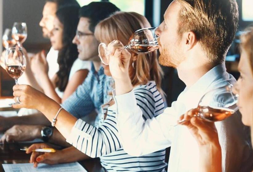 تختخواب و صبحانه Peterc Vineyard Estate