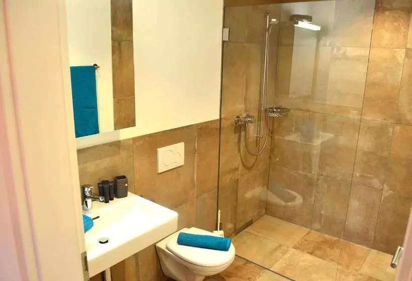 ホテル Guesthouse Meitschi Thun   Contactless Self Check In