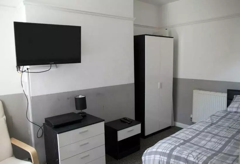 Majatalo Bursar Street 19