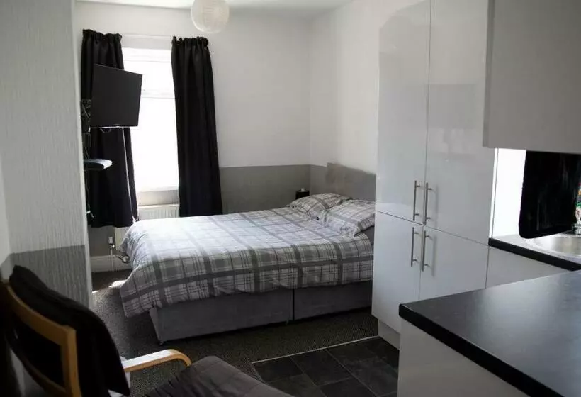 Majatalo Bursar Street 19