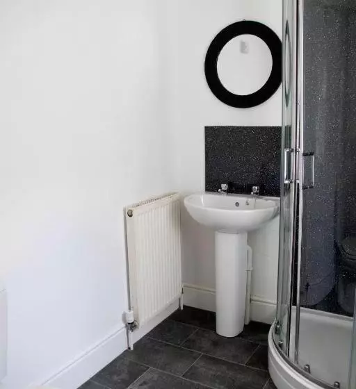 Majatalo Bursar Street 19