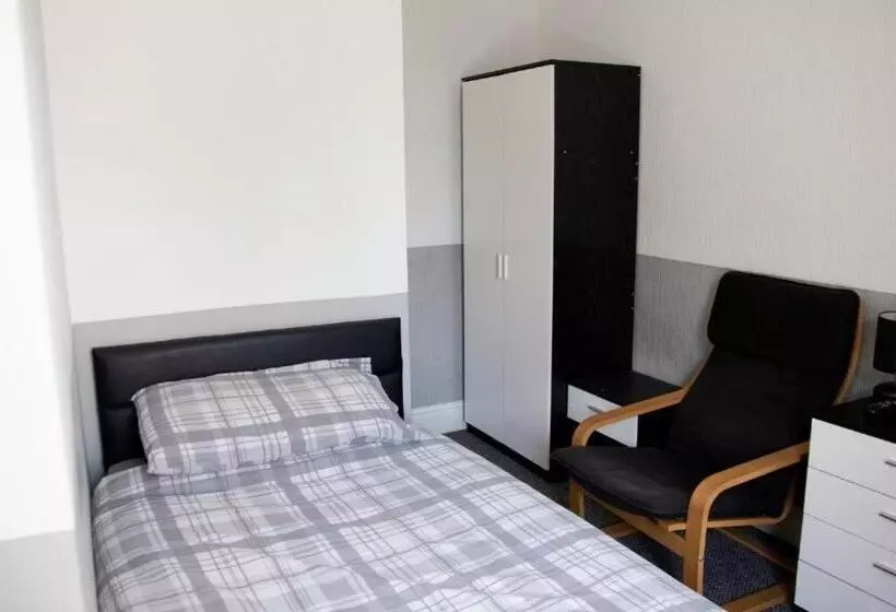 Majatalo Bursar Street 19