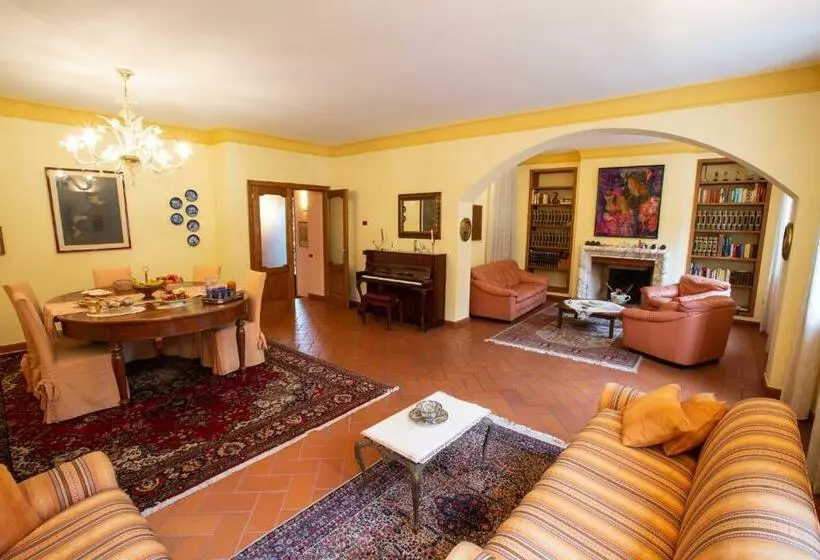 پانسیون Villa Grande Con Stanze, Bagni E Giardino