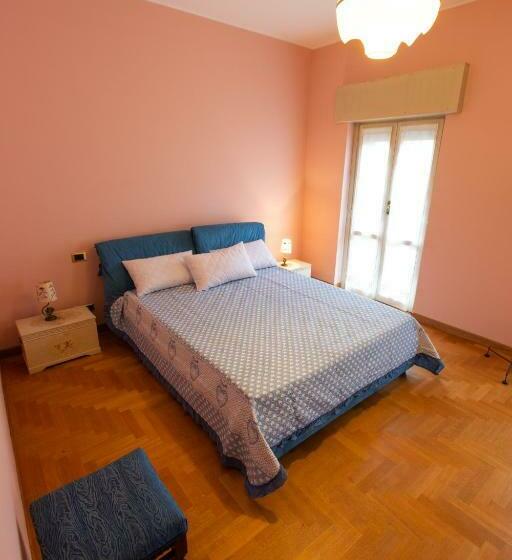 פנסיון Villa Grande Con Stanze, Bagni E Giardino