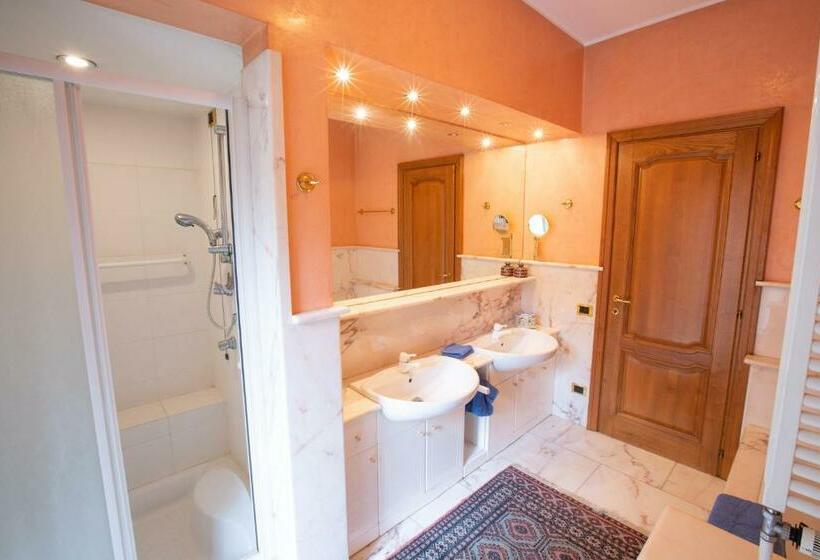 פנסיון Villa Grande Con Stanze, Bagni E Giardino