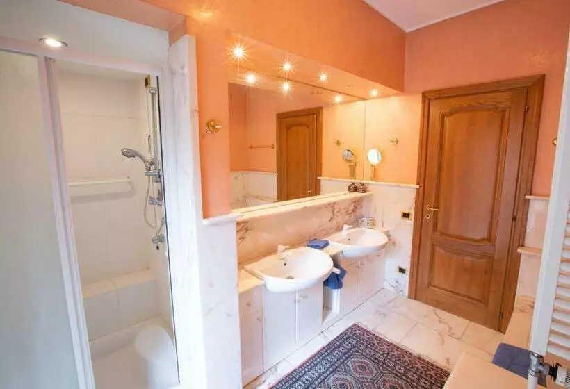 پانسیون Villa Grande Con Stanze, Bagni E Giardino