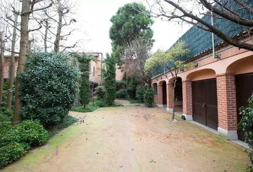 پانسیون Villa Grande Con Stanze, Bagni E Giardino
