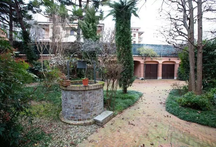 پانسیون Villa Grande Con Stanze, Bagni E Giardino