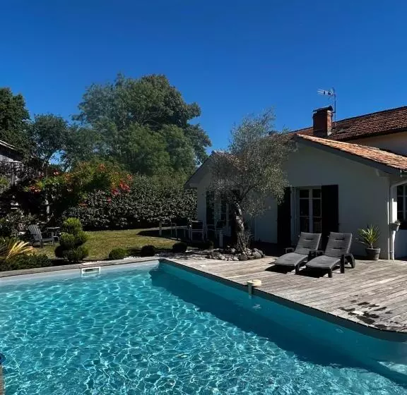 Aamiaismajoitus (B&B) Chambre Avec Salle De Bain Privée De La Canopée De Mios