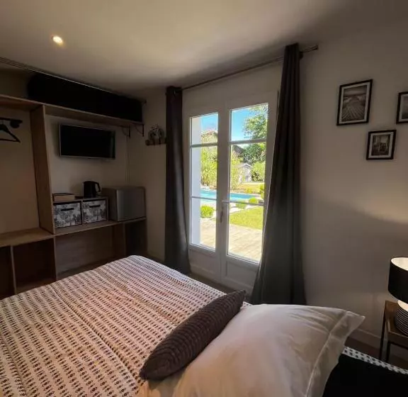 Aamiaismajoitus (B&B) Chambre Avec Salle De Bain Privée De La Canopée De Mios