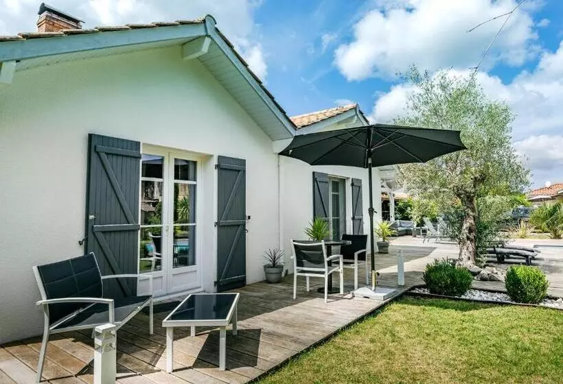 Aamiaismajoitus (B&B) Chambre Avec Salle De Bain Privée De La Canopée De Mios