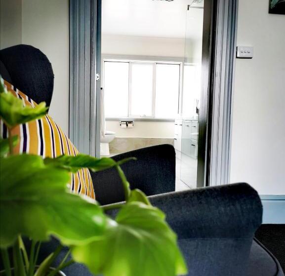 민박 Refresh109 On Cameron