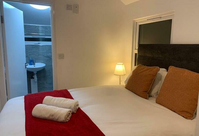 پانسیون Frances St House