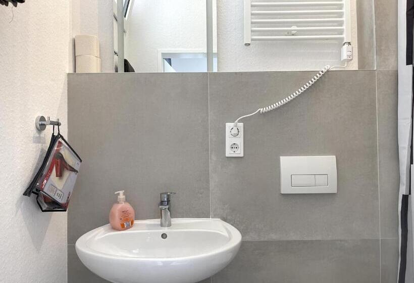 Zentrale Zweibettzimmer Für Monteure I Home2share