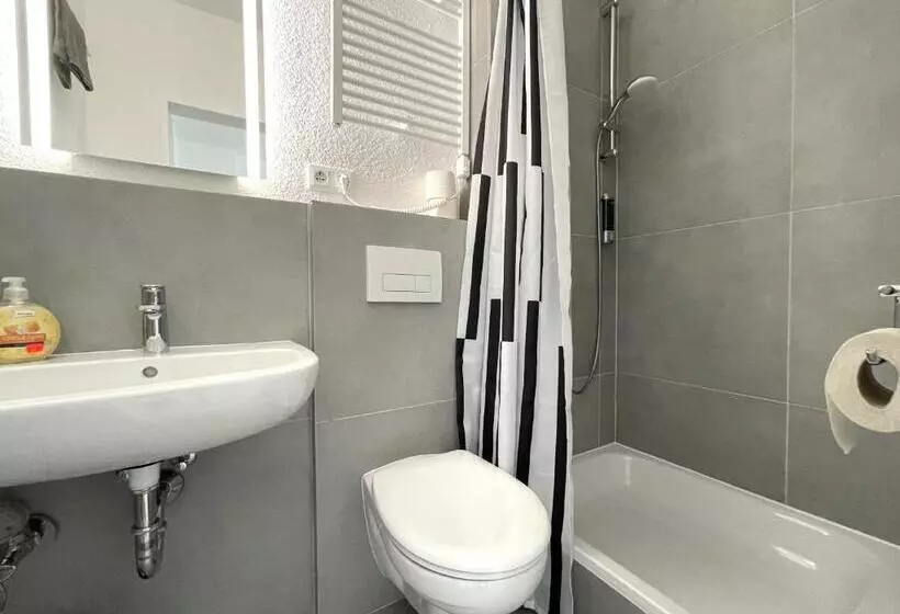 Zentrale Zweibettzimmer Für Monteure I Home2share