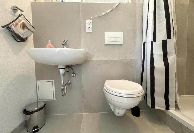 Zentrale Zweibettzimmer Für Monteure I Home2share