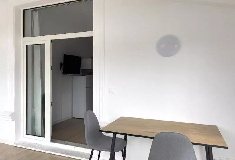 Zentrale Zweibettzimmer Für Monteure I Home2share