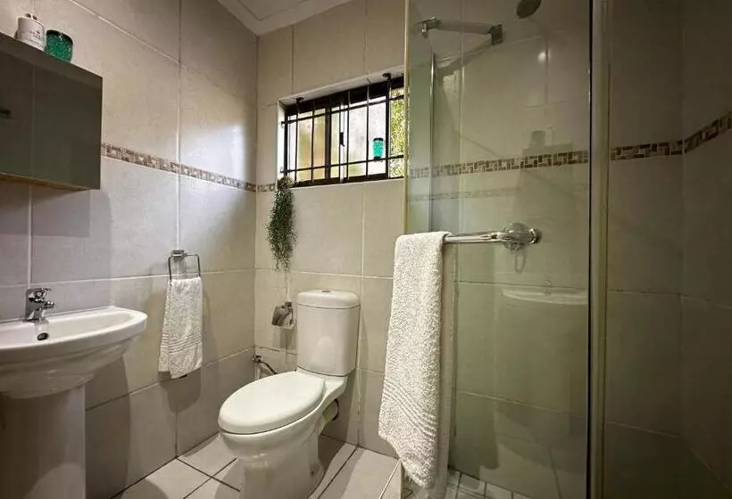 پانسیون The Hide On Devereux