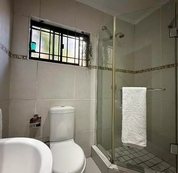 پانسیون The Hide On Devereux