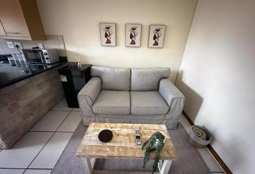 پانسیون The Hide On Devereux