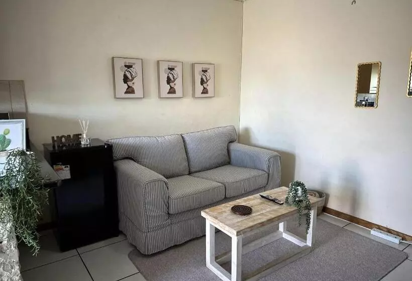 پانسیون The Hide On Devereux