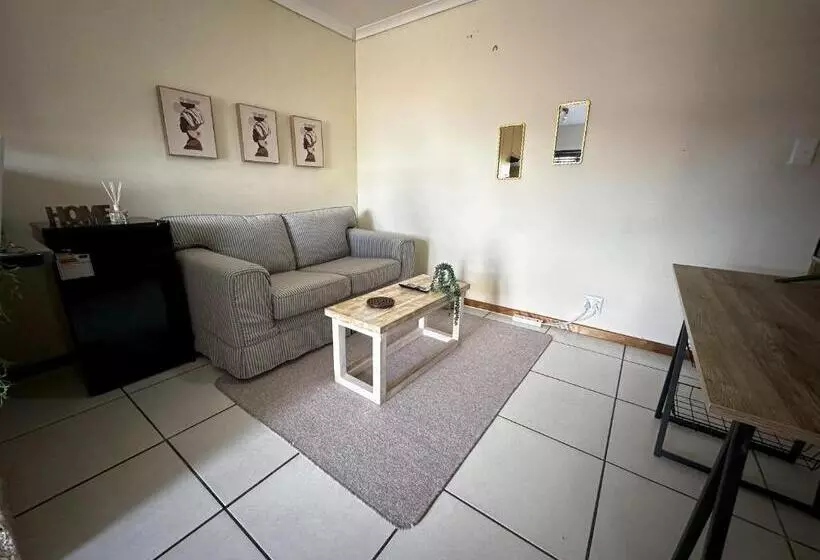 پانسیون The Hide On Devereux