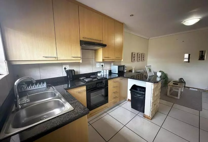 پانسیون The Hide On Devereux