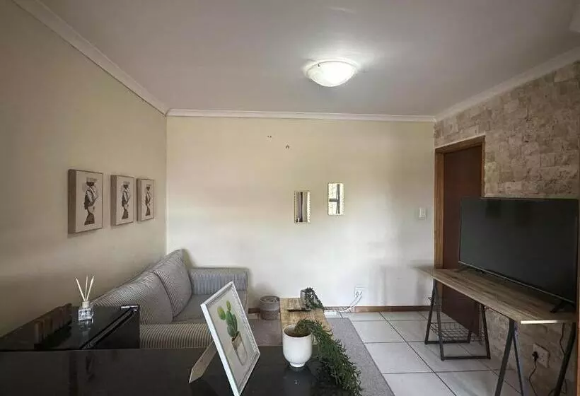 پانسیون The Hide On Devereux