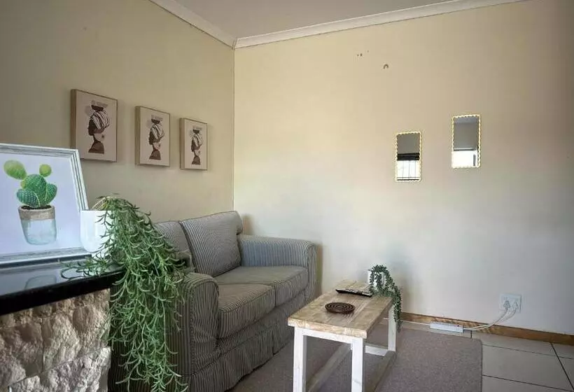 پانسیون The Hide On Devereux