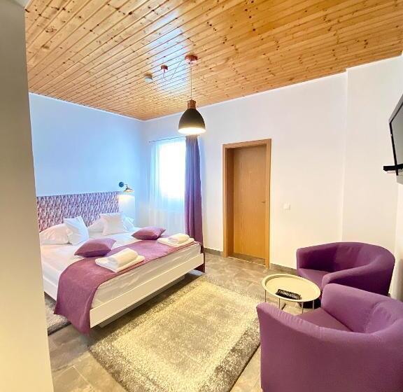 Red Family Apartments