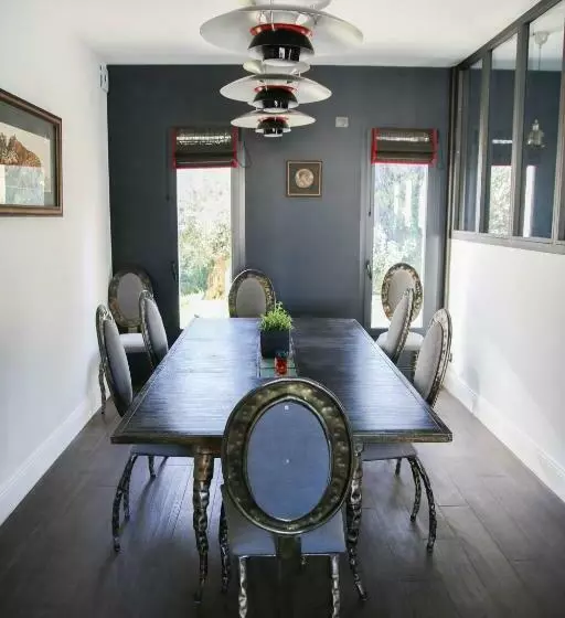 تختخواب و صبحانه Maison M Aix