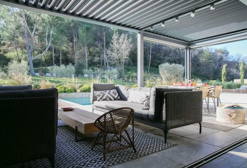 تختخواب و صبحانه Maison M Aix