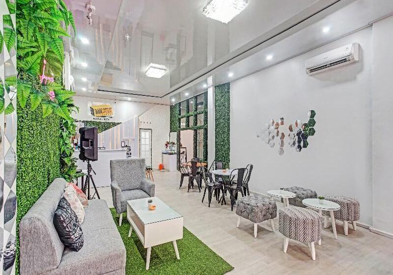 호텔 Oyo 90399 Box House