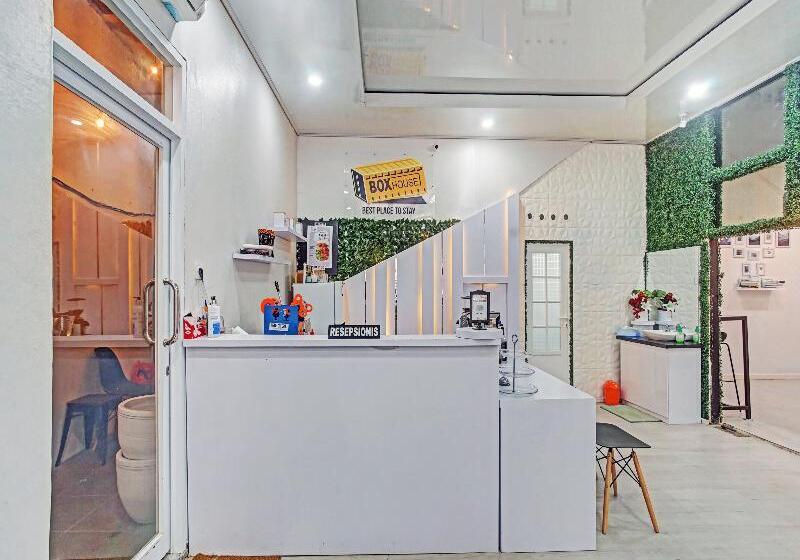 호텔 Oyo 90399 Box House