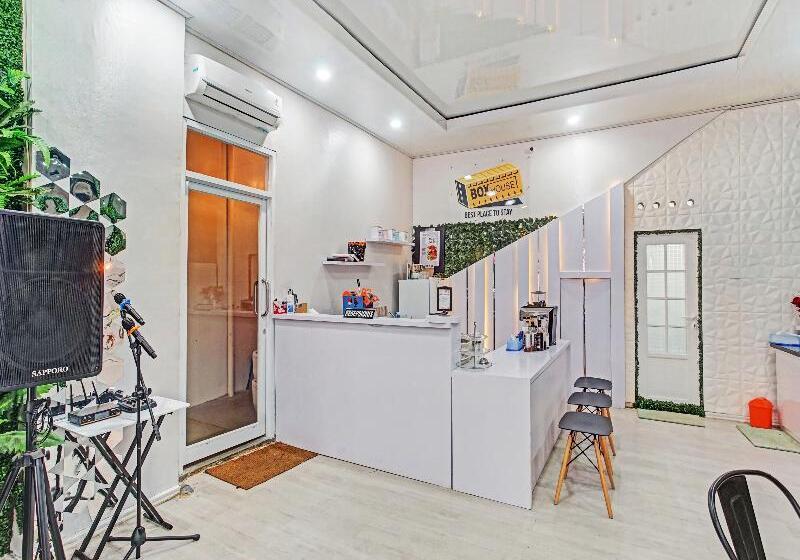 호텔 Oyo 90399 Box House