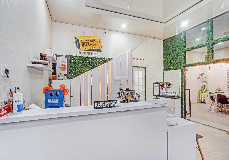 호텔 Oyo 90399 Box House