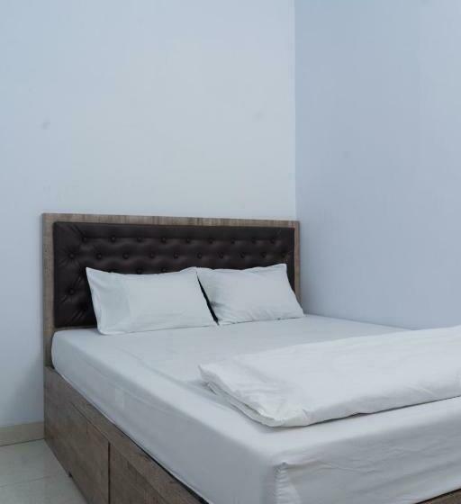 בית מלון כפרי Padma Tangerang